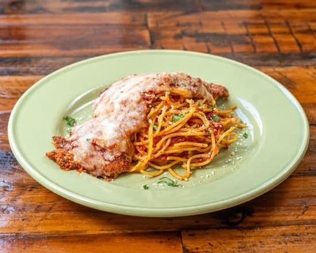 HALF TRAY POLLO PARMIGIANA.