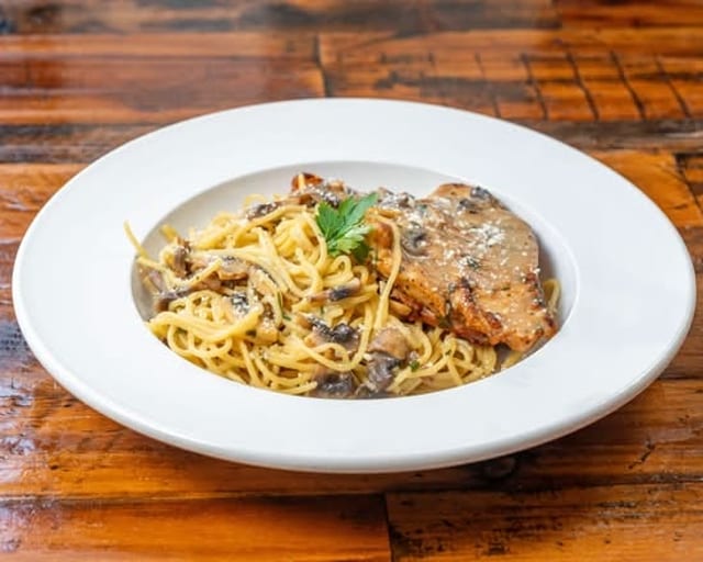 HALF TRAY POLLO MARSALA.